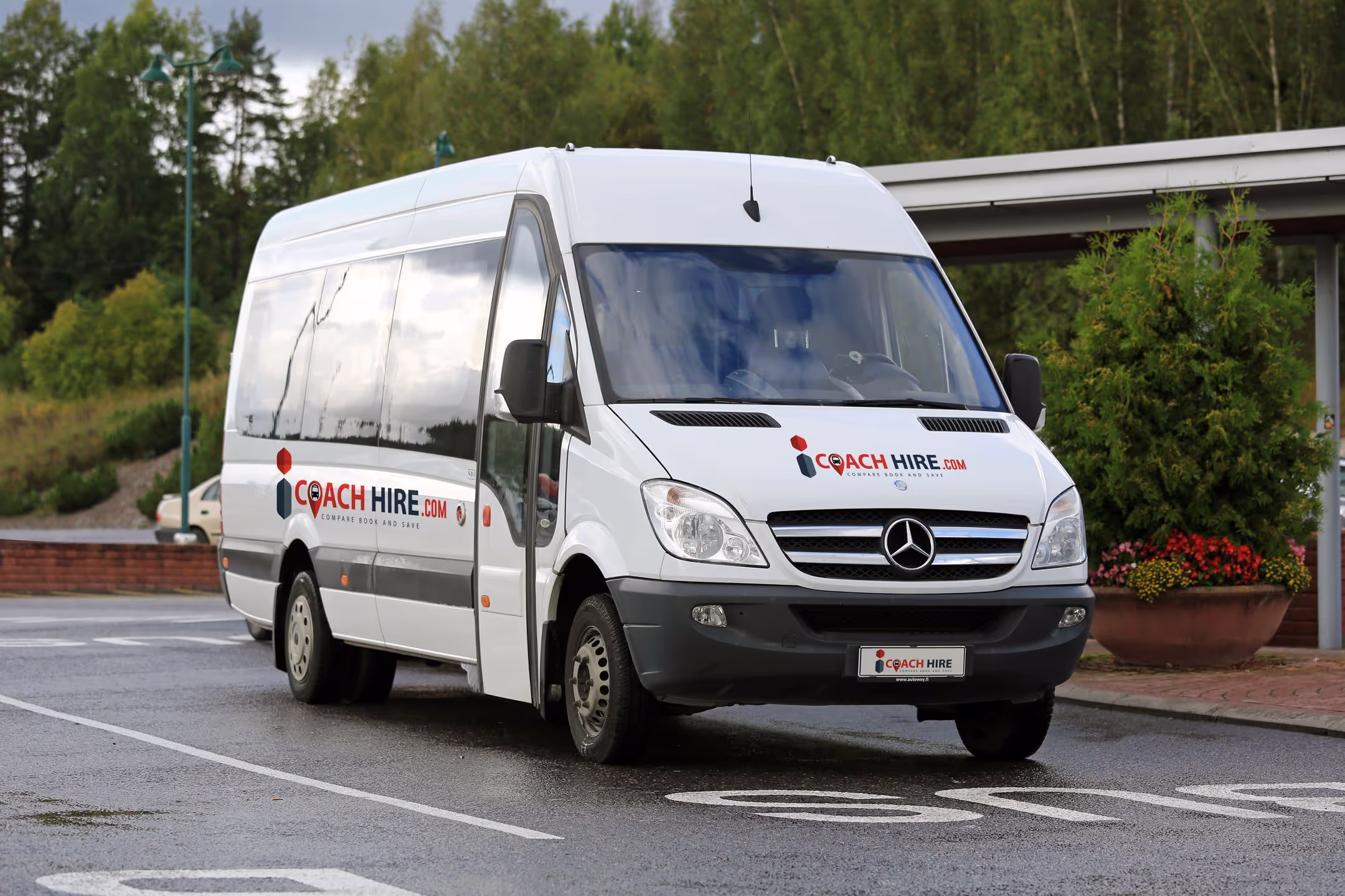 Minibus Hire to races from Warrington